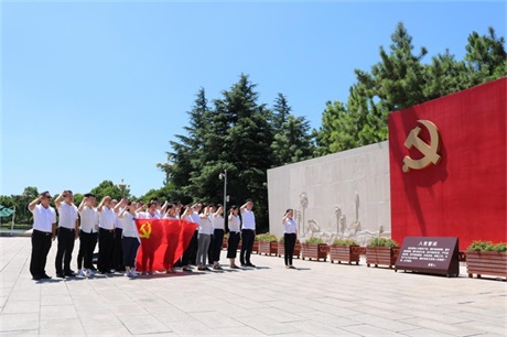 上投集团集体赴南湖红色教育基地考察学习